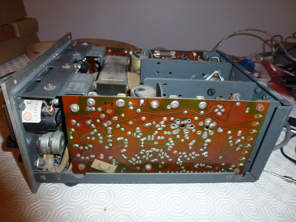 Bottom view of one regulator of the LPD 422 FM dual regulated power supply.